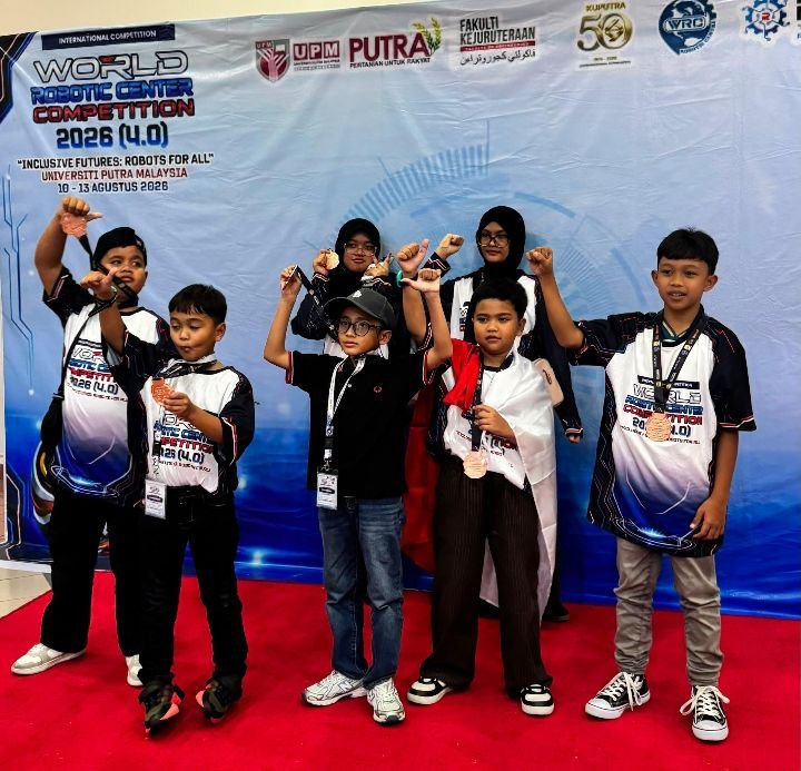 7 Siswa SD dan SMP Islam Al Azhar Bukittinggi Sabet Medali di Kompetisi Robotik Internasional Malaysia 2026