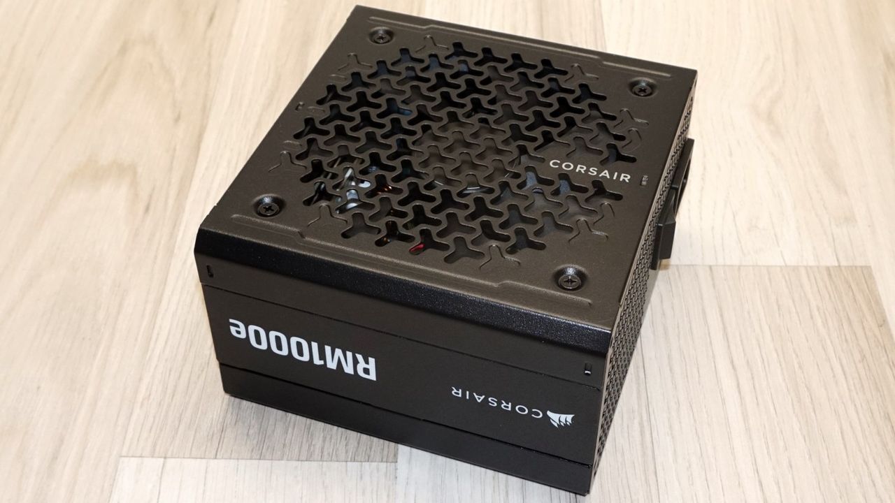 Corsair RM1000e (2026) ThermalProtect Review: Sensor Suhu di Kabel, Tamatkan Riwayat Konektor Meleleh