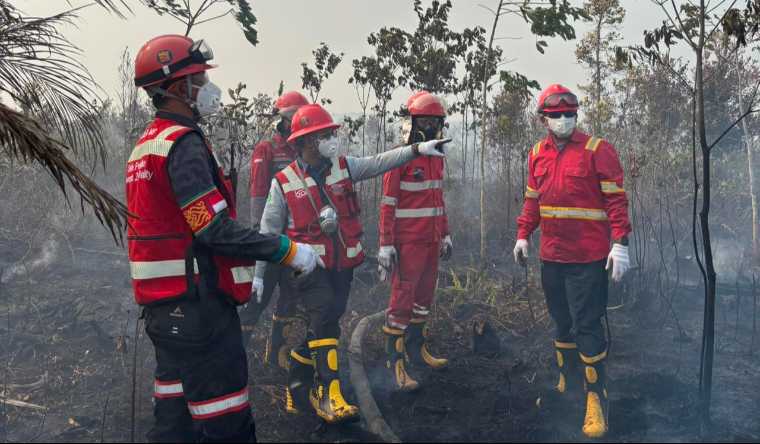 PT INALUM Kirim 13 Personel Damkar ke Mempawah Bantu PT BAI Padamkan Karhutla di Sungai Kunyit