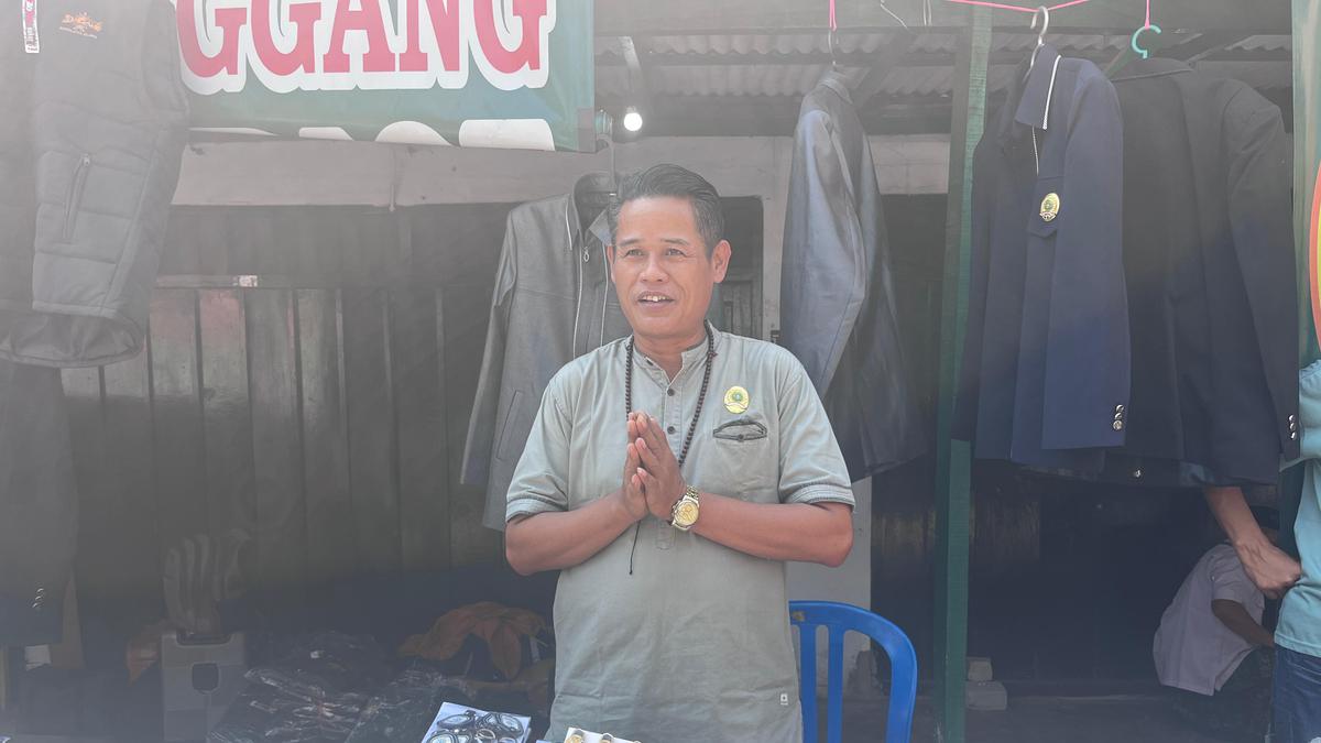 Jualan Peci dan Pin NU di Muktamar Jombang, Omzetnya Bisa Rp40 Juta