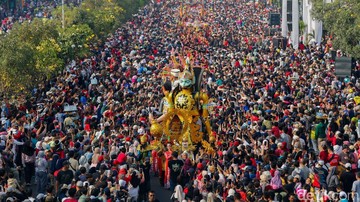 Karnaval Pesona Nusantara Bekasi Keren Jilid III: Wayang Jumbo hingga Pakaian Adat Meriahkan CFD