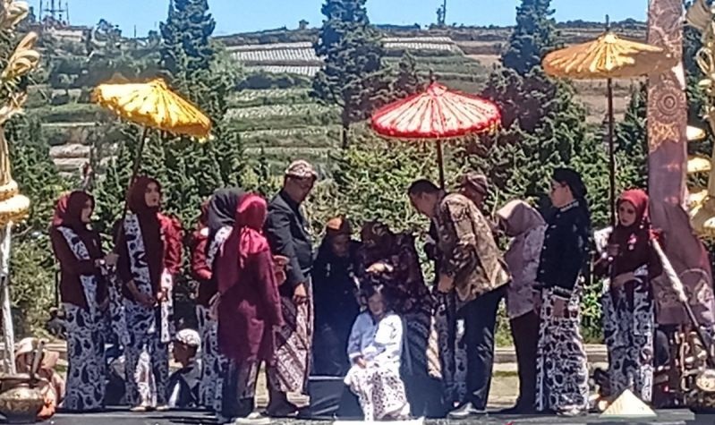 13 Anak Rambut Gimbal Jalani Ruwatan di Dieng Culture Festival 2026