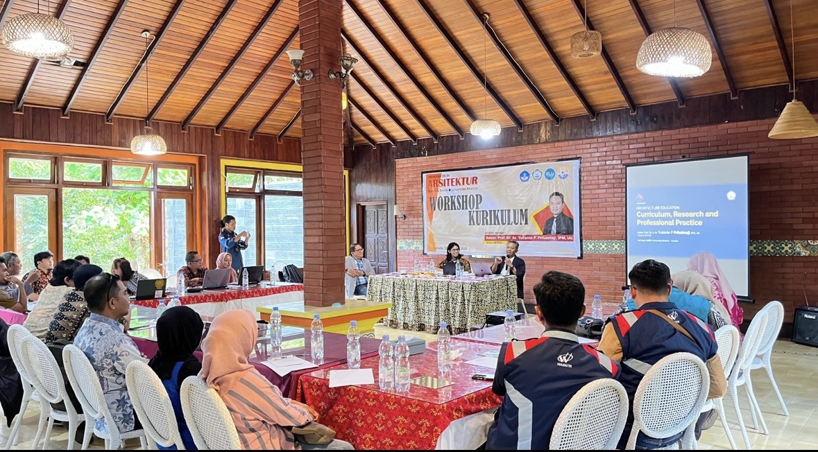 Dekan FT Unkhair Buka Forum Arsitektur Internasional di Ternate, Bahas Masa Depan Kota Pusaka dan Pariwisata Berkelanjutan