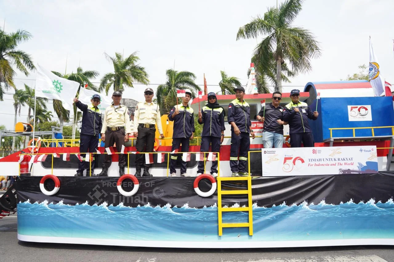 Pawai HUT ke-81 RI di Pangkalpinang, PT TIMAH Hadirkan Replika Kapal Isap Produksi dan Tugboat
