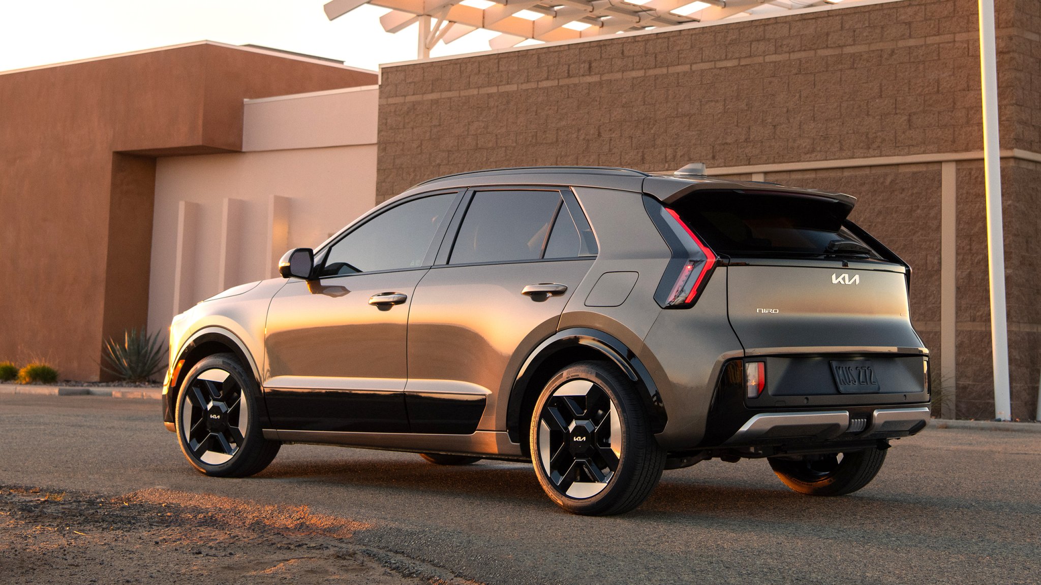 Kia Niro 2027 Resmi Naik Harga Rp 478 Jutaan, Varian Listrik dan PHEV Dihapus