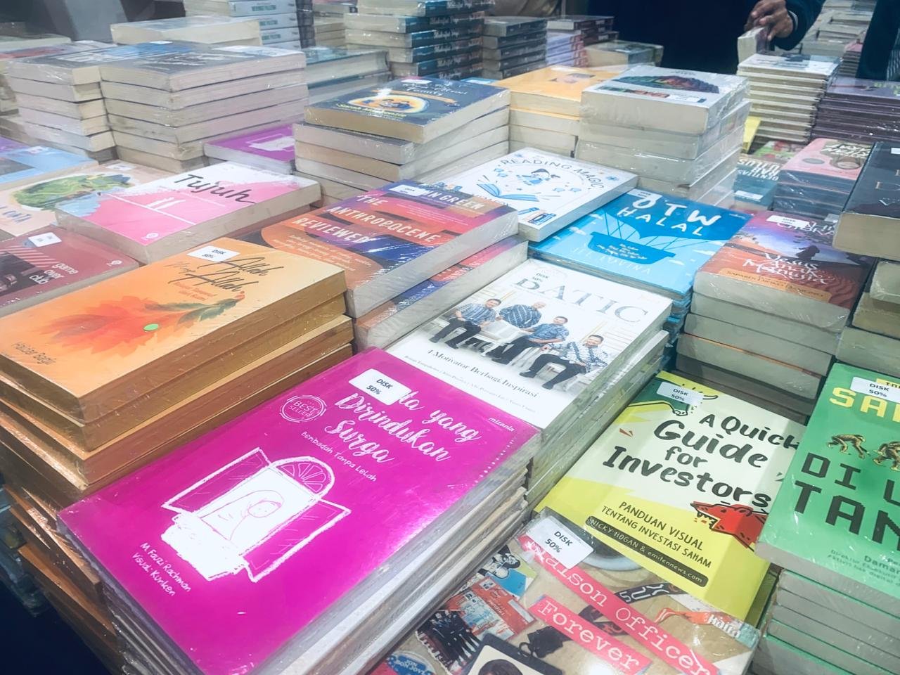 Festival Literasi Kaltim di Samarinda Jadi Ajang Pembaca Temukan Buku di Luar Daftar Incaran, Diskon 50 Persen Manjakan Pengunjung