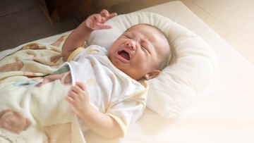 Refleks Moro pada Bayi: Tanda, Penyebab, dan Cara Mengatasinya