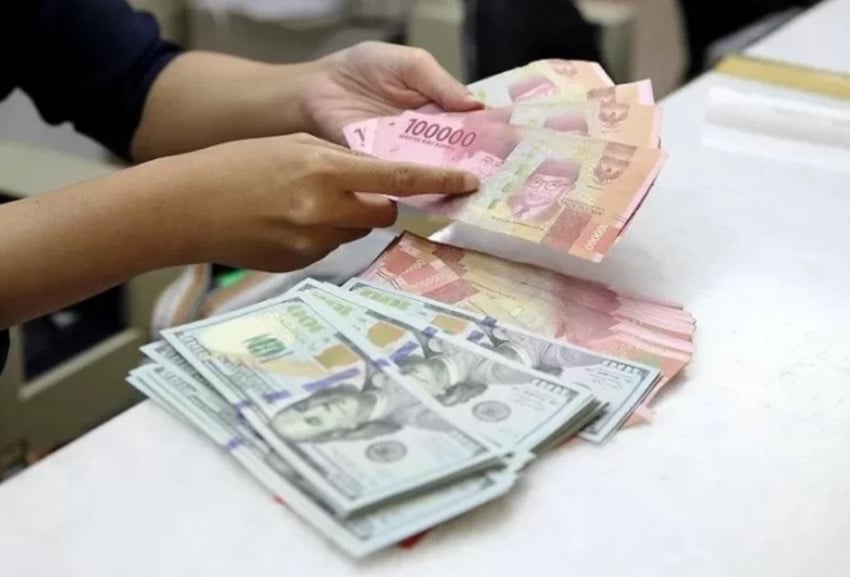 Rupiah Terjepit di Rp17.693, Dua Katalis Ini Menentukan Arah Pekan Depan