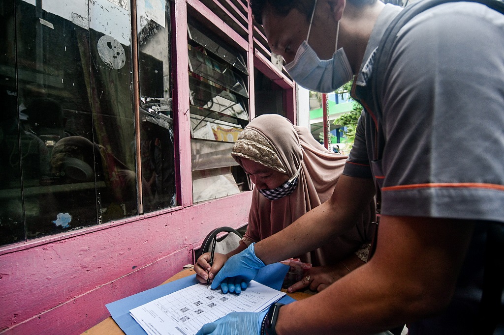 Harga Emas Anjlok Usai Sinyal The Fed, Bansos Tahap 3 Mulai Cair ke Rekening