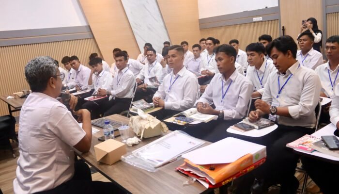 KAI Divre II Sumbar Bekali 37 Petugas Jaga Lintasan Baru demi Tekan Risiko Kecelakaan di Perlintasan Sebidang