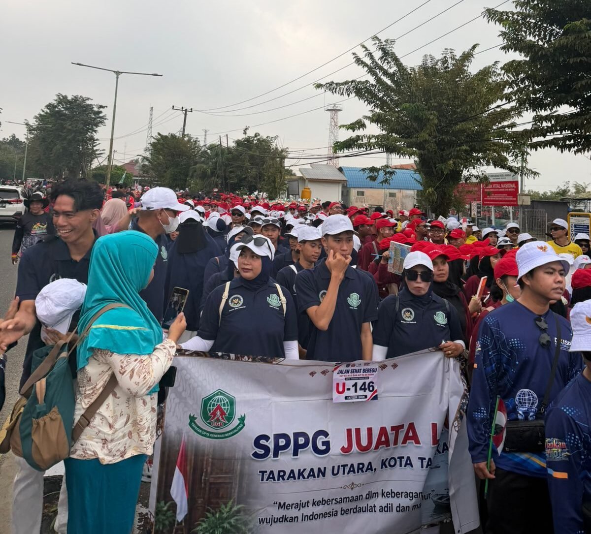 Tim SPPG Juata Laut Ramaikan Jalan Sehat HUT RI di Tarakan, Ribuan Peserta Padati Rute Berlabuh-Stadion