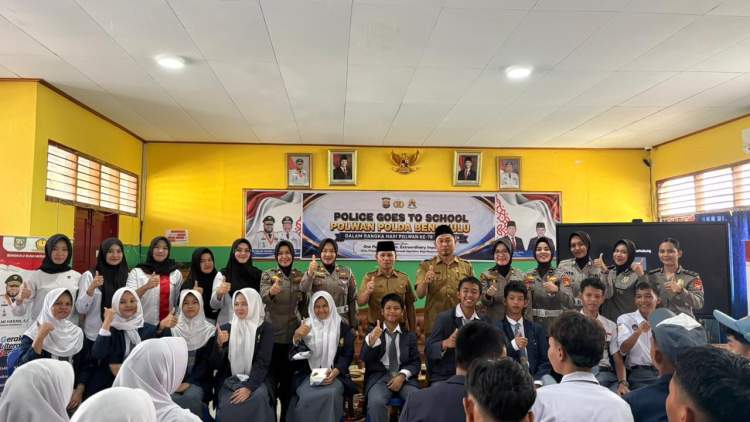 Polwan Polda Bengkulu Bekali Pelajar SMAN 1 Kota Bengkulu 4 Isu Krusial di Hari Jadi ke-78