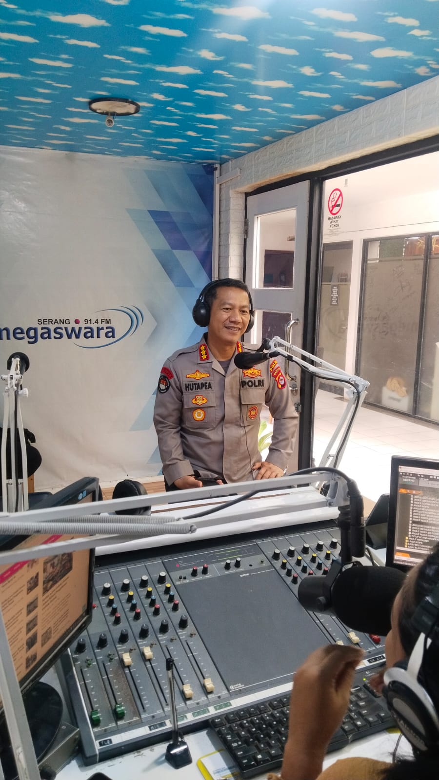 Polda Banten Siagakan 59 Tangki Air untuk Warga Terdampak Kekeringan, Imbau Lapor ke 110