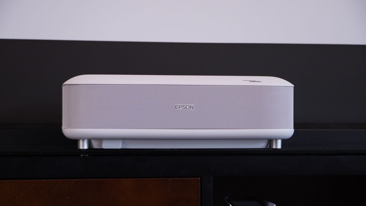 Epson LifeStudio Grand Rp 45 Jutaan: Proyektor Terang, Tapi Kalah Menarik dari Rival Laser