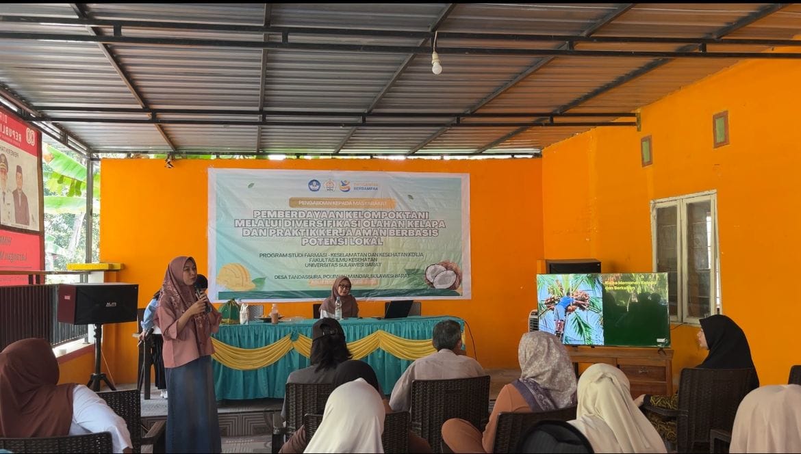 20 Petani Kelapa di Desa Tandassura, Polewali Mandar, Dilatih Unsulbar Olah Kelapa Jadi VCO dan Sabun