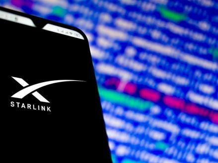Telkomsat dan Starlink Sepakat Bina Warga Mentawai yang Jual Internet