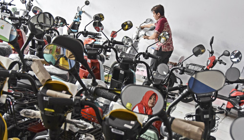 DP 0% Motor Listrik Ancam NPL Multifinance, Ekonom Ingatkan Risiko