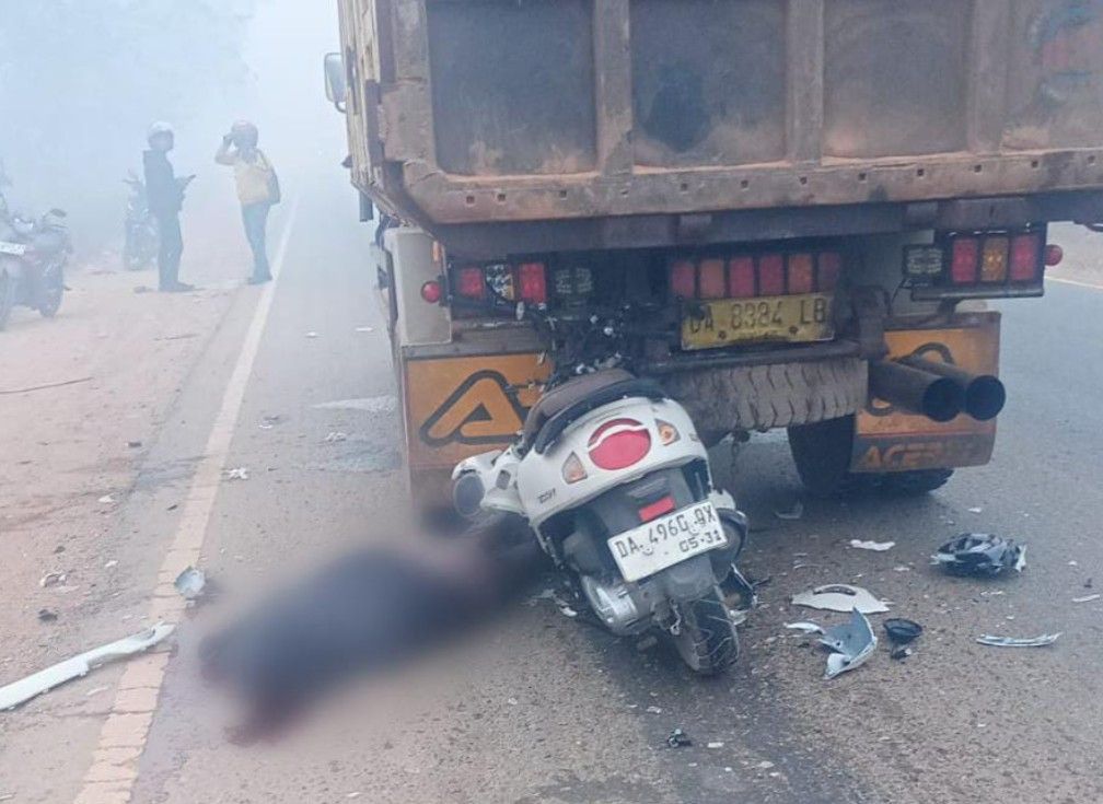 Tabrak Truk Dum di Jalan Gubernur Soebardjo Gambut, Pengendara Motor Asal Aluh-Aluh Tewas di Lokasi