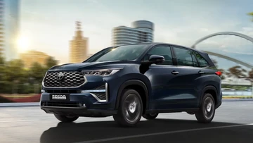 Toyota Innova Hycross Facelift Terlihat di Dokumen Paten, Wajahnya Makin Mirip Hilux