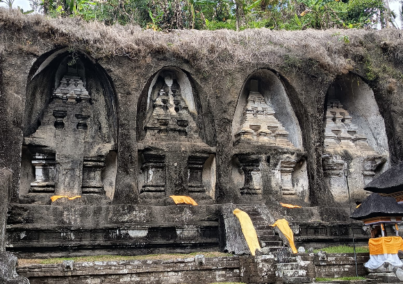 Candi Tebing Gunung Kawi di Gianyar: Mahakarya Pahatan Batu Abad ke-11 yang Hidup di DAS Pakerisan