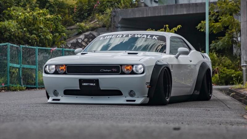 Liberty Walk Ubah Dodge Challenger Jadi Widebody Ekstrem, Velg Cekung Dalam dan Air Suspension