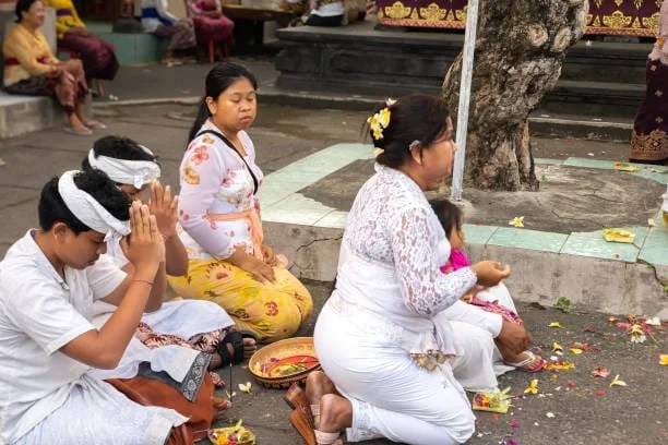 Kalender Bali Senin 31 Agustus 2026: Hari Baik Pemujaan Leluhur dan Dewa Yadnya, Hindari Melaspas dan Ngaben