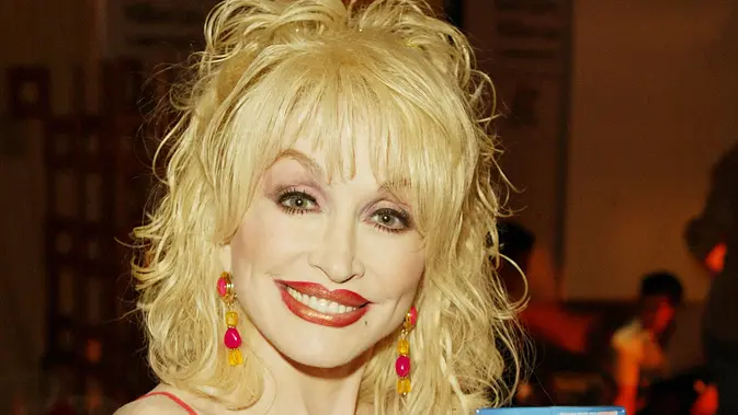 Dolly Parton Dimakamkan di Samping Suami, Keinginan Terakhirnya Terungkap