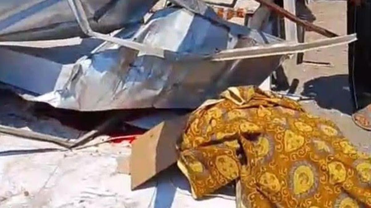 Lansia Tewas Tertimpa Kanopi Apotek di Jember