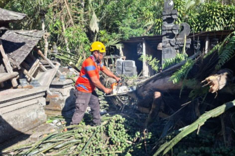 Angin Kencang Terjang Karangasem, 2 Rumah Rusak dan Pelinggih Roboh, Kerugian Ditaksir Capai Rp 30 Juta