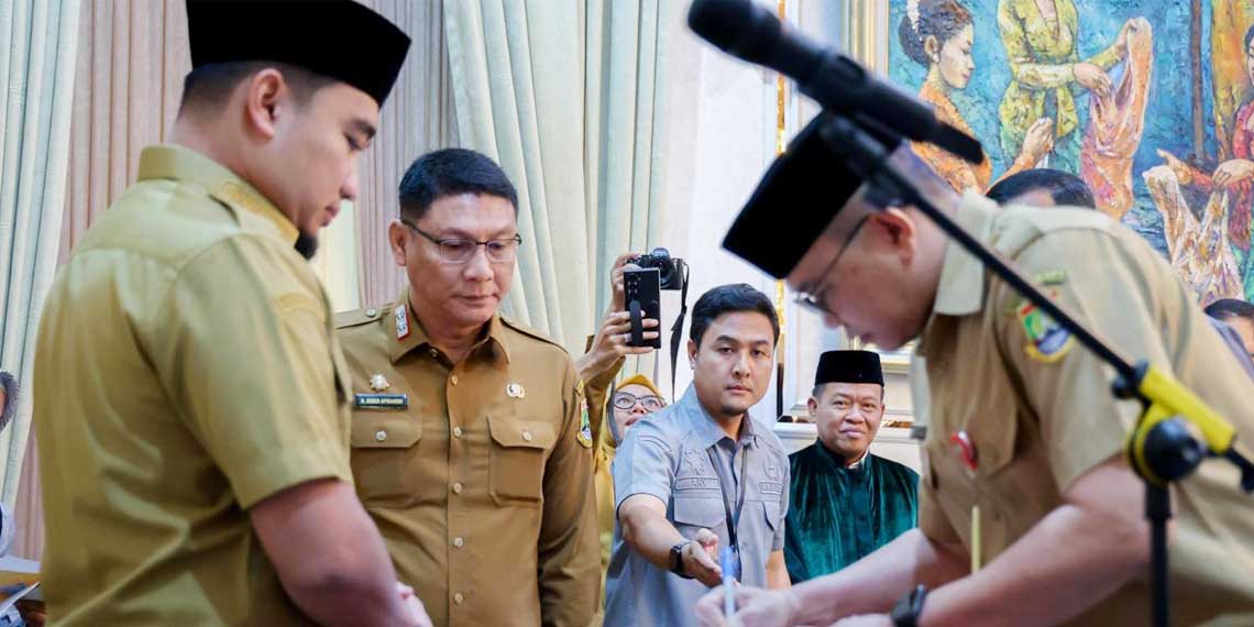 Pemkot Cilegon Lantik Ahmad Aziz Setia Ade Putra sebagai Sekda, Sekda Banten Ingatkan Kolaborasi