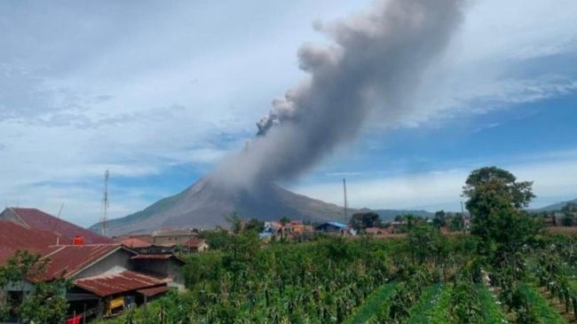 Gunung Sinabung Erupsi Senin Pagi, Status Waspada Level II dan Radius Aman 3 Km