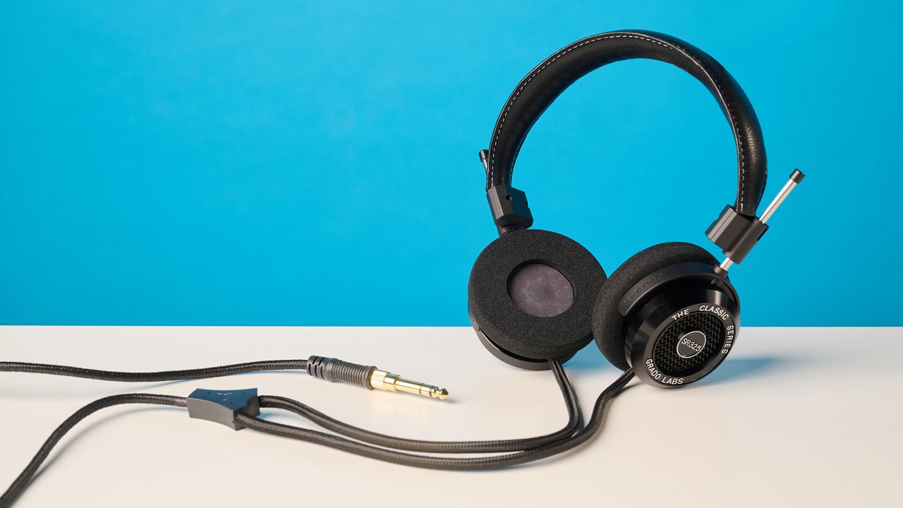Review Grado SR325: Vokal Juara demi Kenyamanan yang Dikorbankan di Rp 5,6 Jutaan