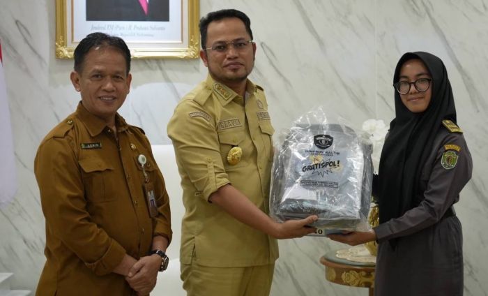 Pemprov Kaltim Bagikan 63.548 Paket Seragam Gratis ke Siswa SMA, SMK, dan SLB, Termasuk Sekolah Swasta