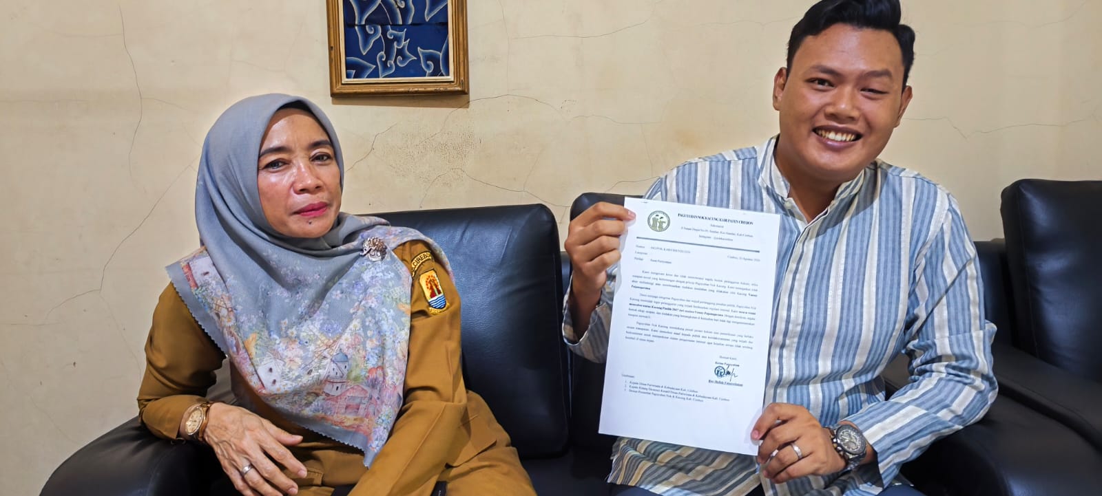 Gelar Kacung Pinilih 2017 Resmi Dicabut di Cirebon, Foto Pakai Atribut di Medsos Jadi Pemicu