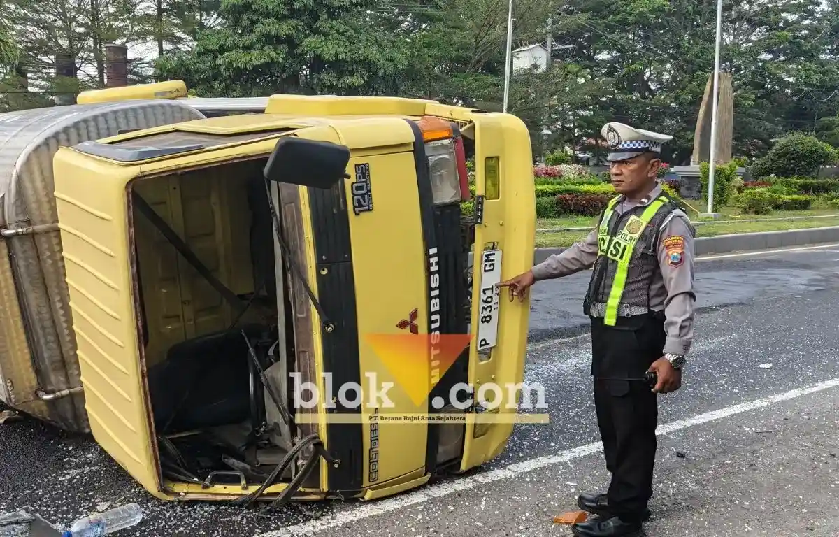 Kecelakaan Tunggal Truk Tangki Air Mineral di Kabat Banyuwangi, Pengemudi Selamat