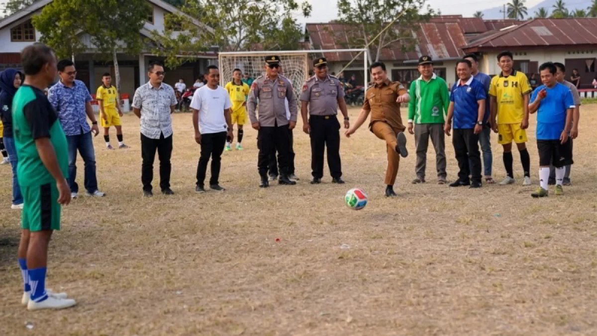 Wabup Bolmong Dony Lumenta Buka Turnamen Mini Soccer Mopait, Pererat Silaturahmi Warga saat HUT ke-81 RI