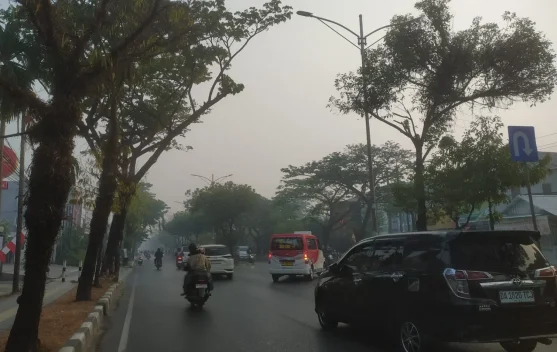 Kabut Asap Tipis Selimuti Banjarmasin, BMKG Imbau Waspada Gelombang Laut 2,5 Meter di Kalsel