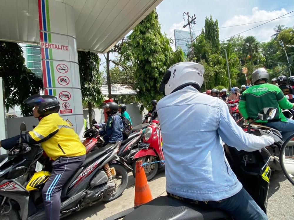 Harga BBM 1 September: Dexlite Rp23.700, Pertamina Dex Rp25.200 per Liter