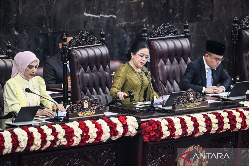 DPR Sahkan 16 RUU Menjadi UU Sepanjang Tahun Sidang 2025-2026