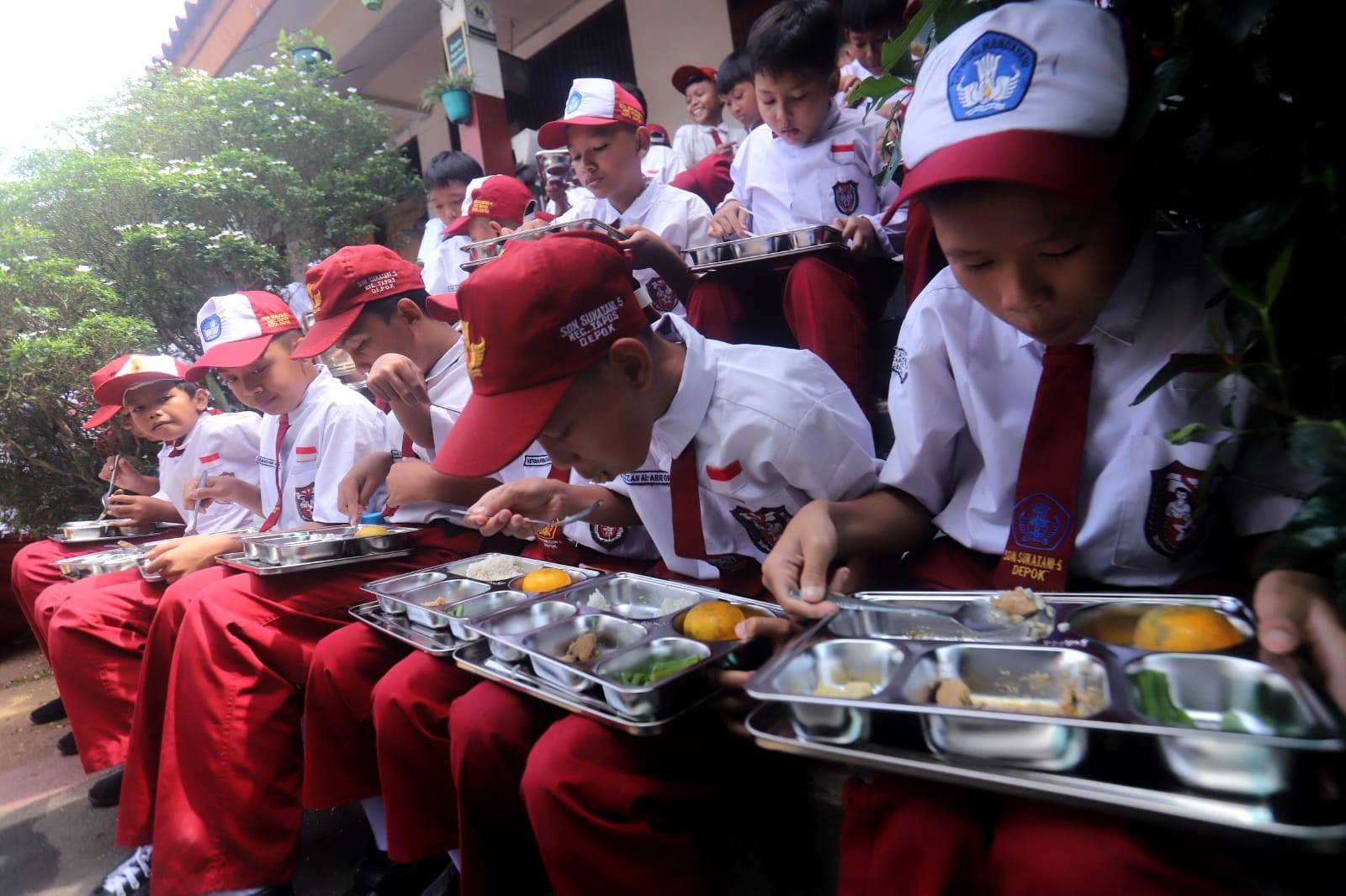 Survei Median: Program MBG Puncaki Elektabilitas, Sekolah Rakyat di Posisi Kedua