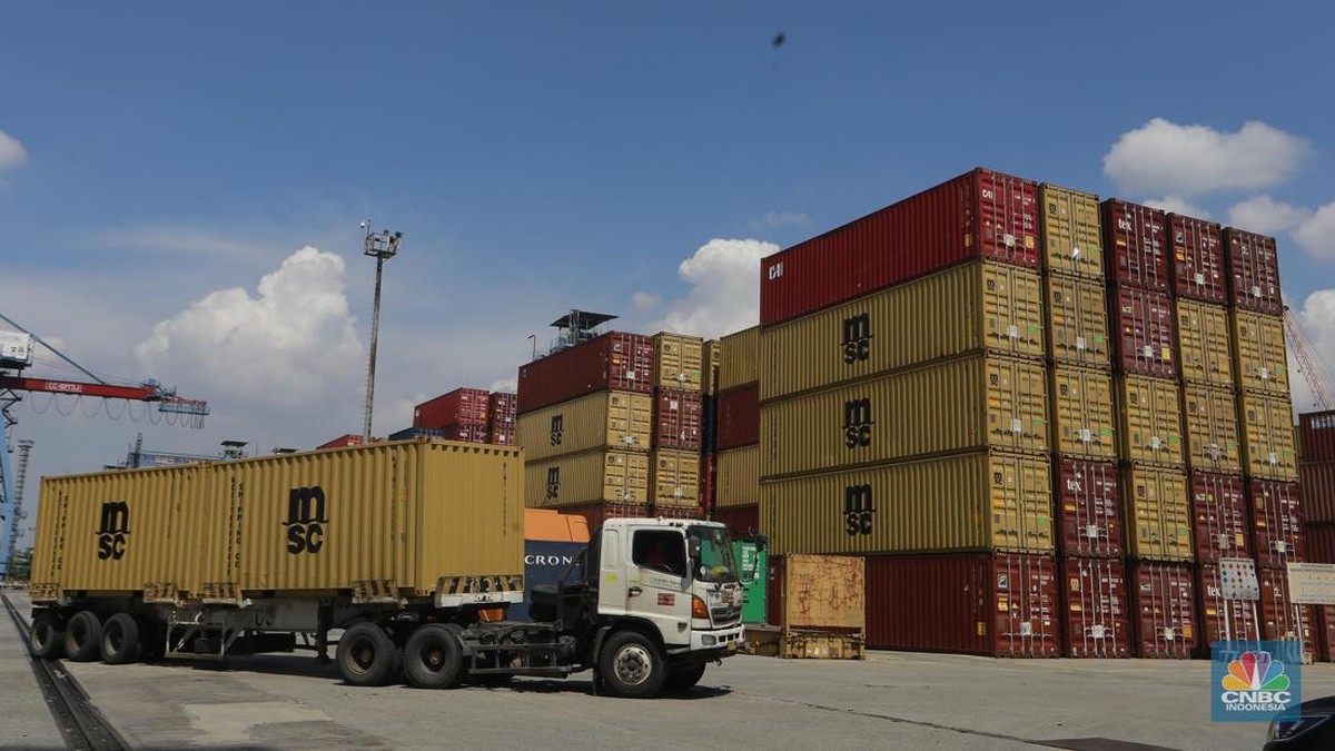Neraca Dagang RI Surplus Tipis US$110 Juta, Impor Melonjak 27% per Juli 2026