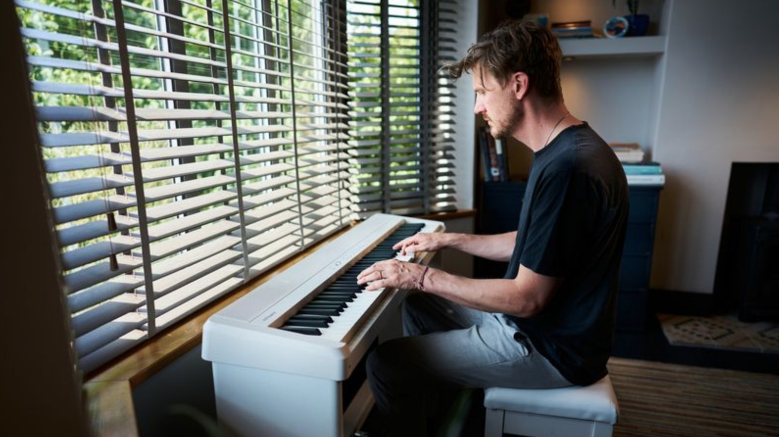 Roland FP-40 Meluncur, Piano Digital Wi-Fi dengan Aplikasi Belajar Piano Sphere
