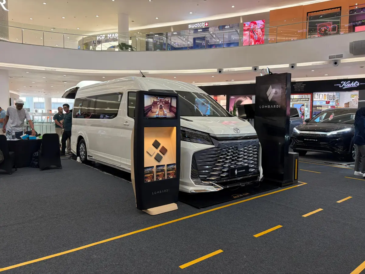 Toyota HiAce Premio Ultimate by Lombardi Meluncur, Harga Rp880 Juta