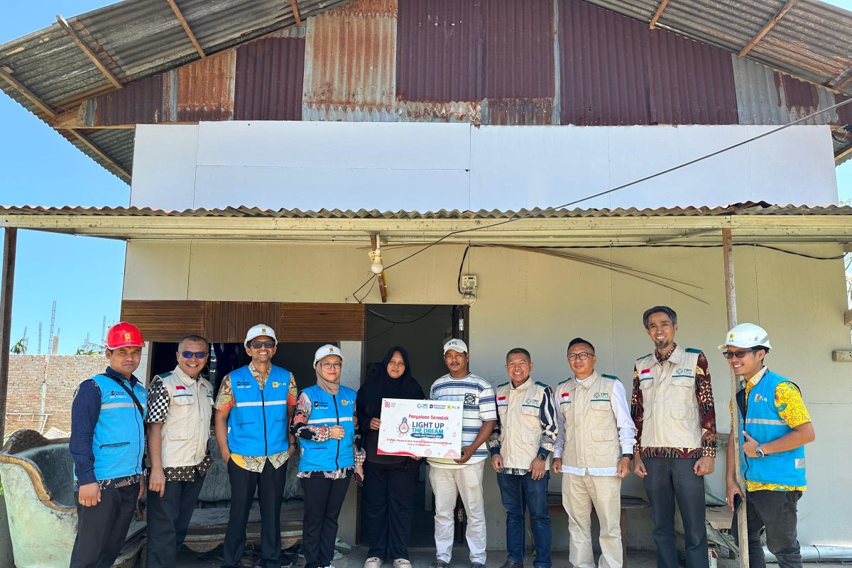 PLN Nyalakan Listrik Gratis untuk 95 Rumah di Sumbar, Sasaran Warga Kurang Mampu