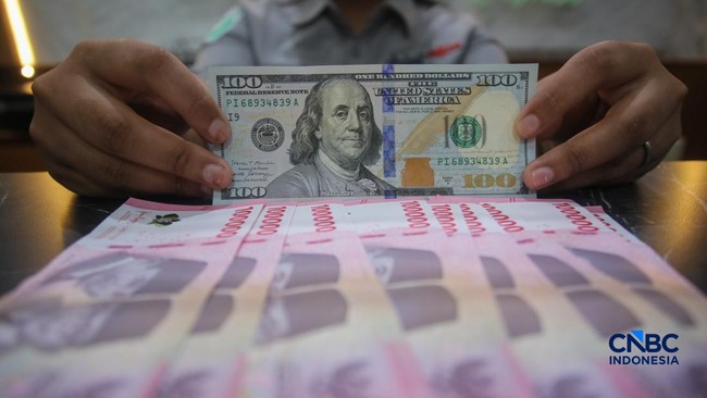 Peluang The Fed Naikkan Suku Bunga Meningkat, Rupiah Tertekan ke Rp17.710/US$