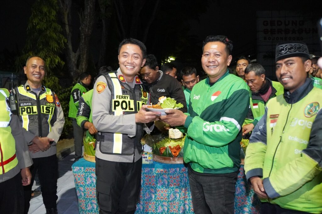 Polres Bojonegoro Jadikan Komunitas Ojol Mitra Strategis Jaga Kamtibmas, Cangkrukan dan Doa Bersama Digelar