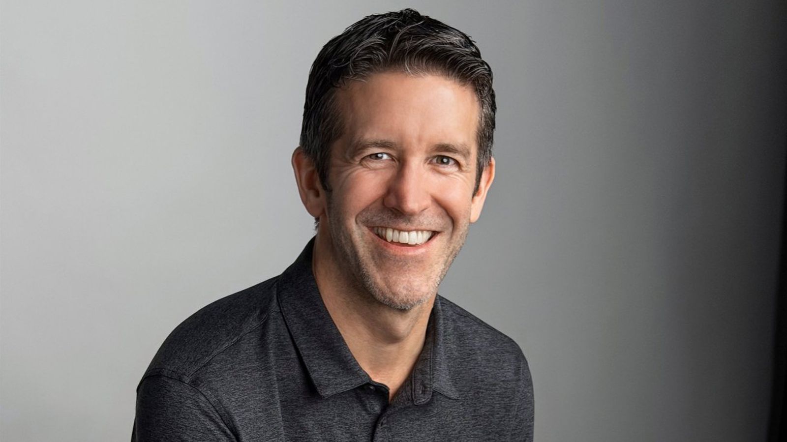 John Ternus, CEO Baru Apple, Kini Aktif di Platform X dengan Akun Pribadi
