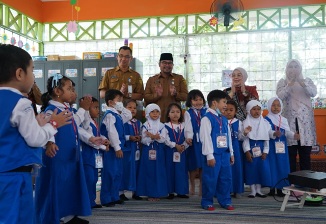 Bunda PAUD Banjarmasin Hj Neli Listriani Tinjau Langsung Program PAUD Holistik Integratif Ceria di Banjarmasin Tengah