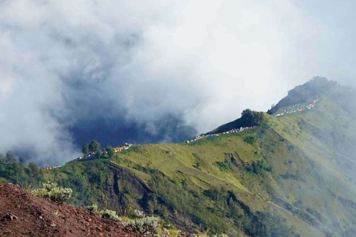 TNGR NTB Buka Pendakian Gunung Rinjani Secara Terbatas Mulai 1 September 2026, Ini Aturan Ketat yang Wajib Dipatuhi
