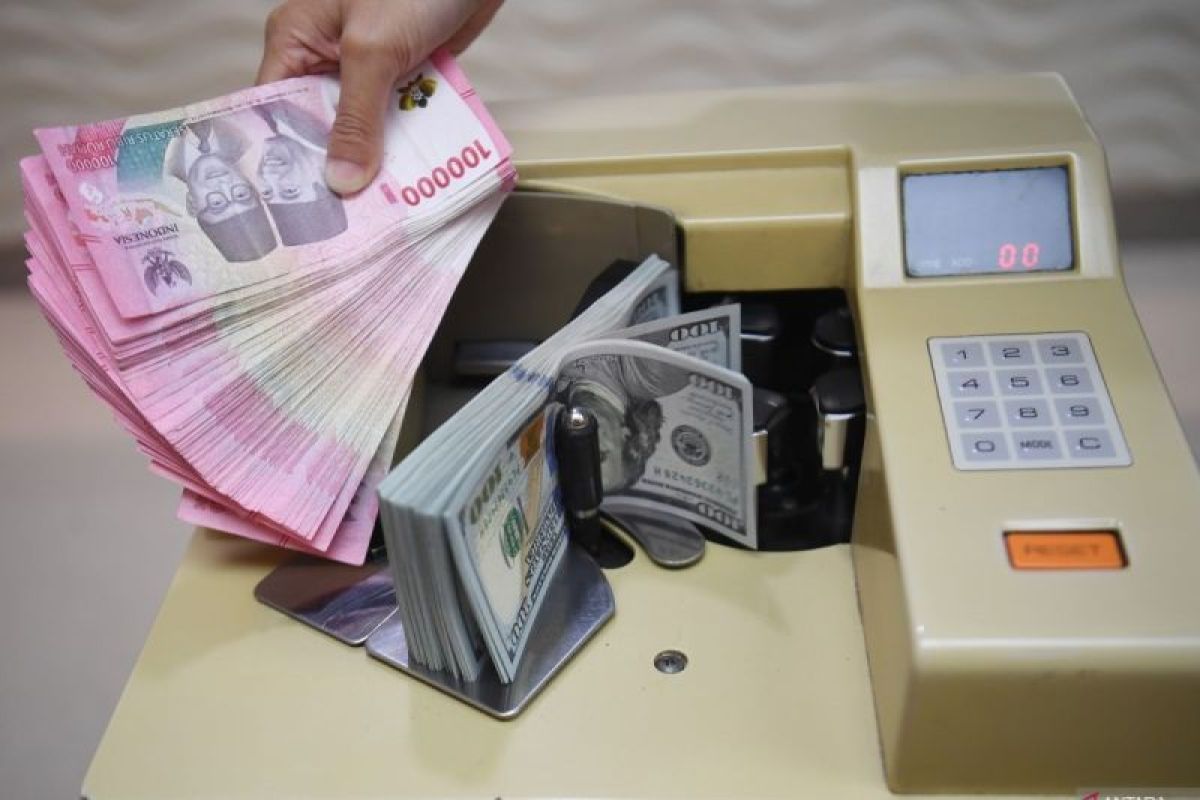 Rupiah Menguat Tipis 7 Poin ke Rp17.715 per Dolar AS di Pembukaan